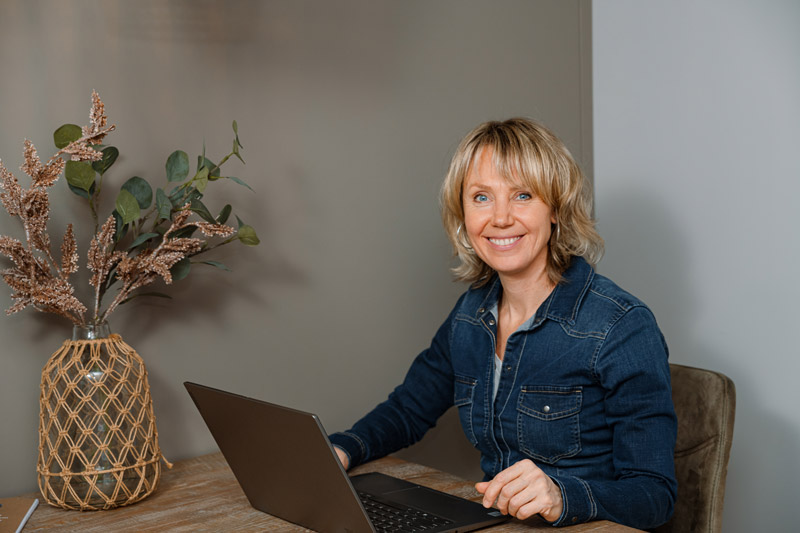 Contact Cindy Out - Outhentiek Coaching